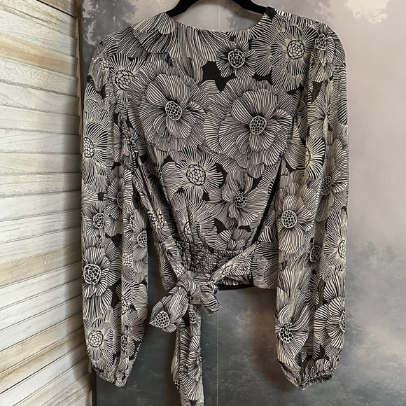 Express Monochrome Floral Wrap Blouse - Picture 4 of 7